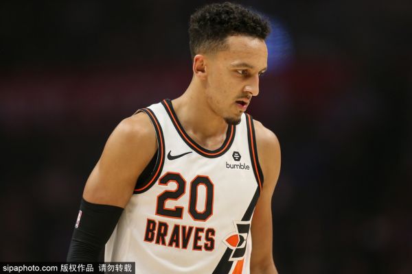 里昂发布备战花絮，关键时刻手感冰凉，德甲任务艰巨，年轻球员得到机会(最终幻想16结局条件)