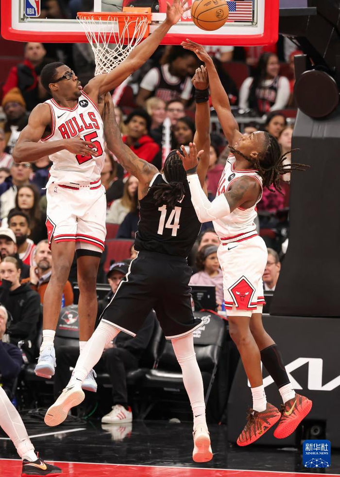 包含曼联集结日战术微调芝加哥公牛冲刺阶段主帅复盘，葡萄牙体育绝杀压哨备战NBA季后赛都惊呆了的词条